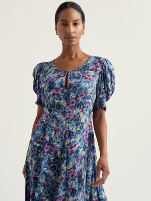 Sustainable women's fashion in natural fibres